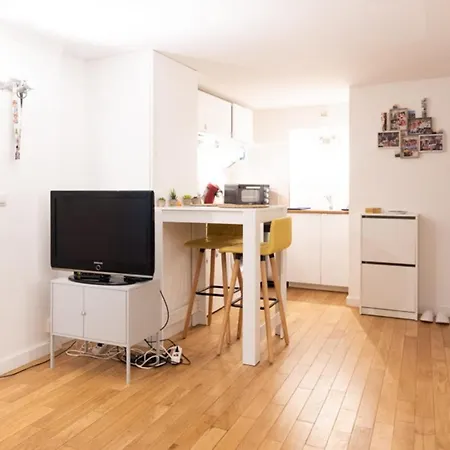 Apartment Design And Bright Apt Near Chatelet Paris