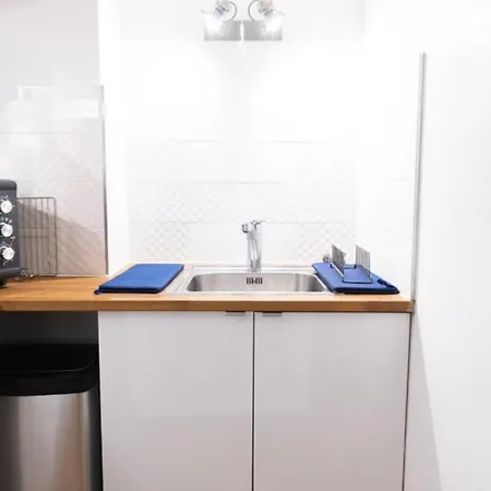 Apartment Design And Bright Apt Near Chatelet Paris